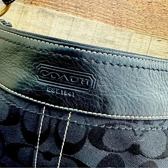 Vintage COACH Soho Slim Duffle Signature C Logo Jacquard Canvas Fabric & Leather - Picture 12 of 12